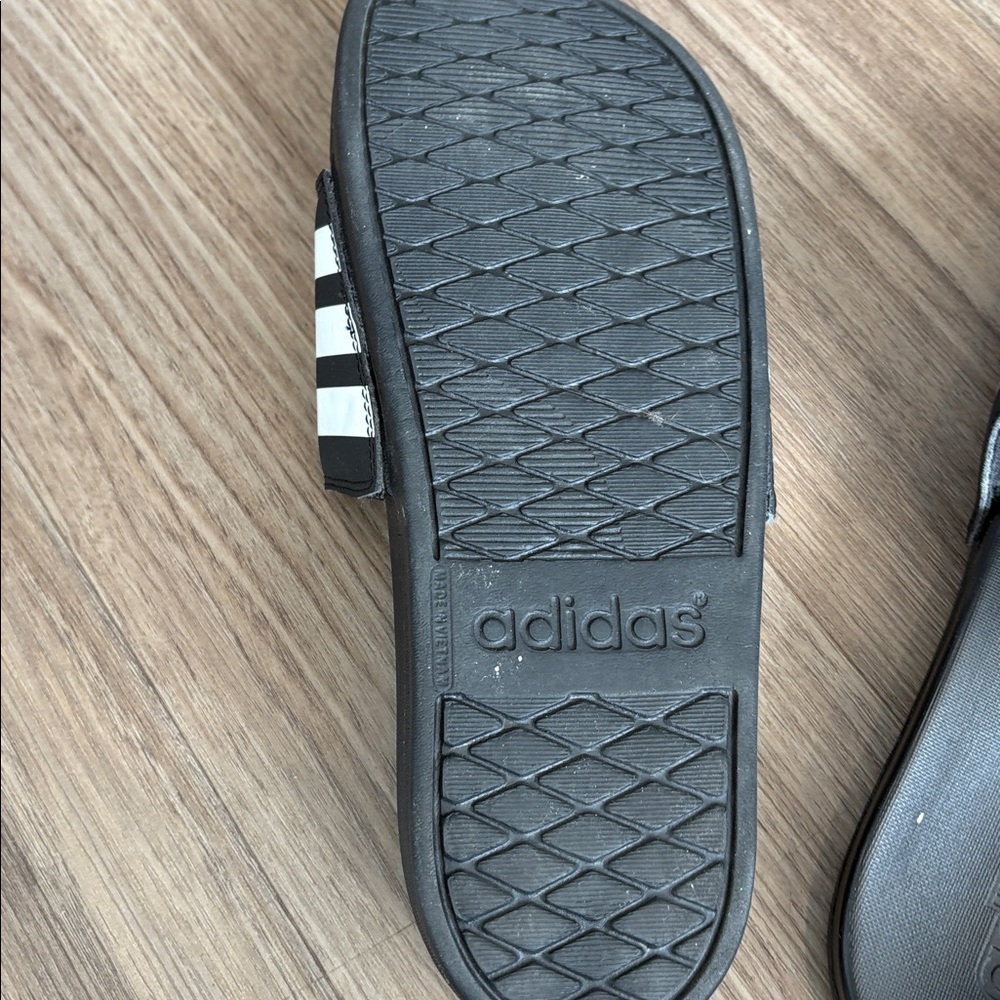 Adidas slides - Picture 2 of 3